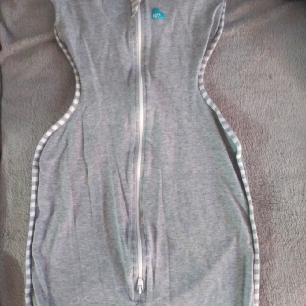 Love to swaddle size M 13-19 lbs
